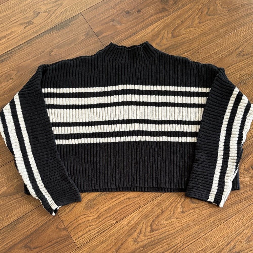 Hollister Ribbed Crop Knit Sweater in Black